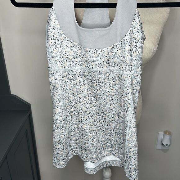 Lululemon Scoop Neck Tank Luon Petite Fleur Silver Spoon / Ambient Grey size 4 - Picture 7 of 7